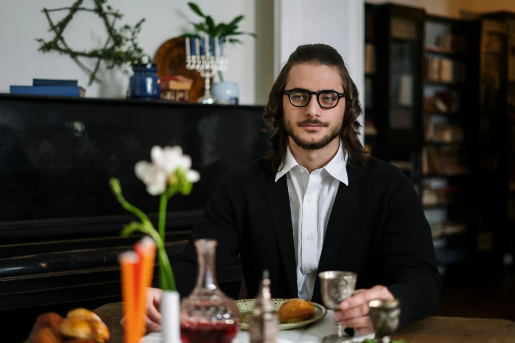 Jewish Hair Naturally: Texture, Curls, Meaning