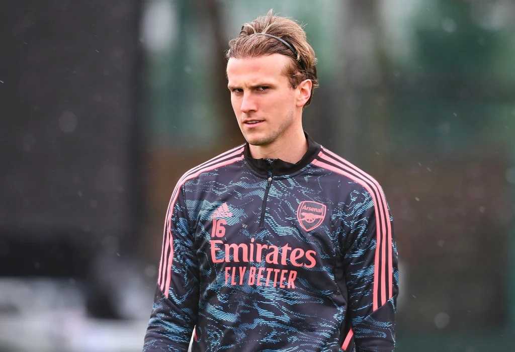 rob-holding-hair-transplant